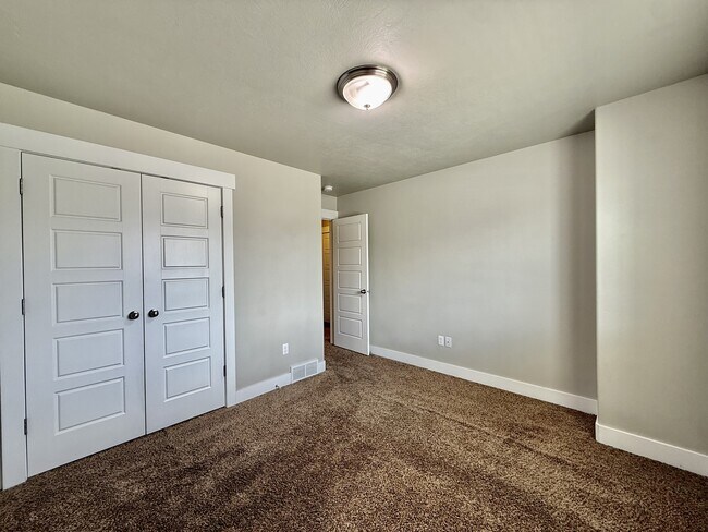 Building Photo - 6928 Village River Ln