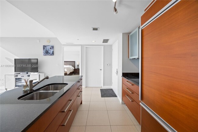 Building Photo - 1830 S Ocean Dr