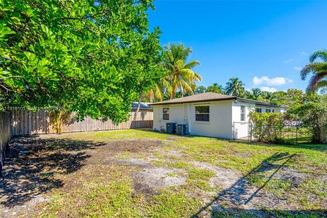 Building Photo - 124 SE 2nd Terrace