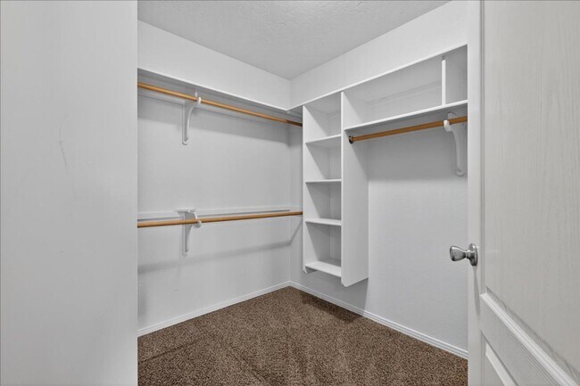 Building Photo - GREAT LOCATION - 3bd/2ba Home w/Room to Park Your Toys!