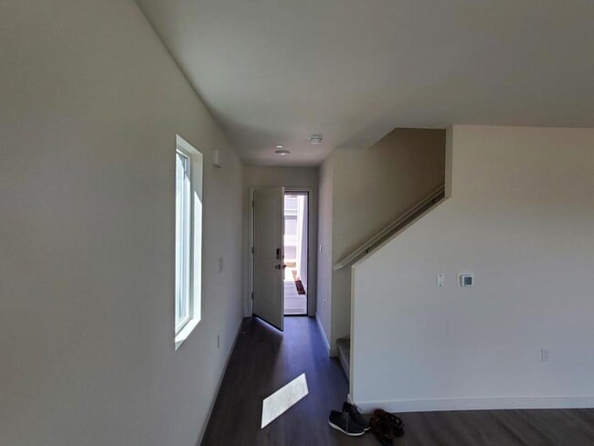 Building Photo - 2057 Shady Tree Cir