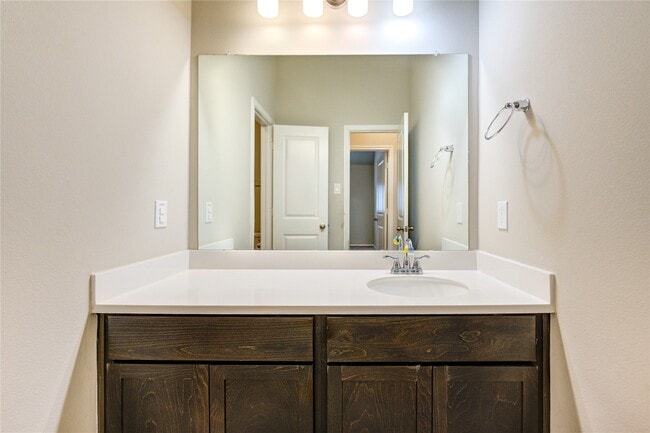 Building Photo - 4727 Crest Hill Dr