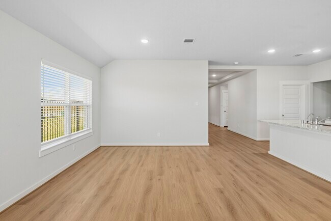 Building Photo - 4696 Peony Grn Dr