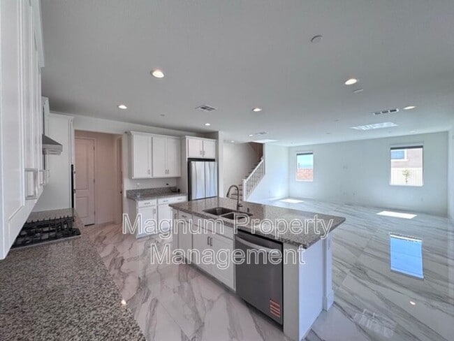 Building Photo - 25061 River Peak Dr