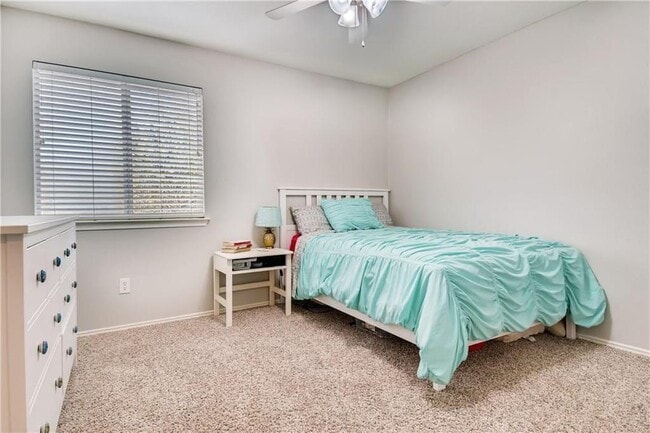 Building Photo - 903 Peyton Pl