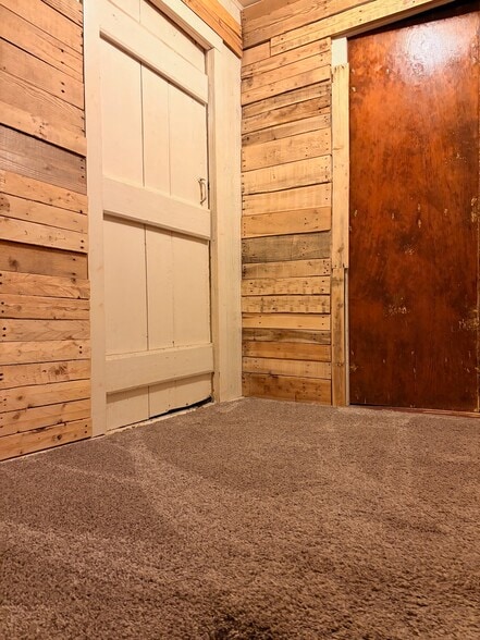 Building Photo - 2644 E Sherman Hollow Rd