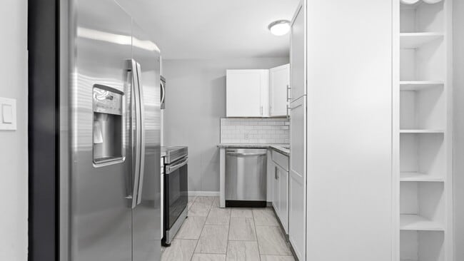 Building Photo - 1065 E Cross St