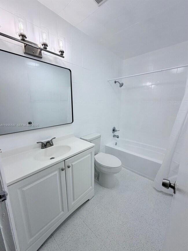 Building Photo - 10722 La Placida Dr