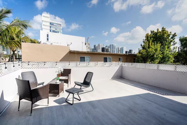 Building Photo - 470 SW 7th St