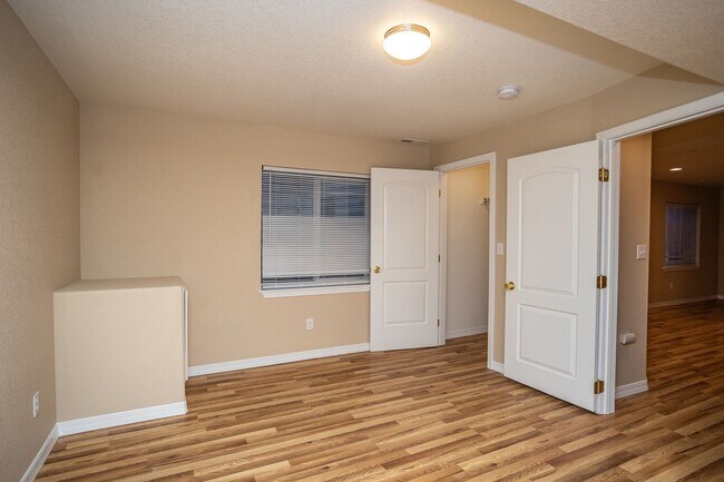 Building Photo - Well Maintained Home in Eastview Estates!