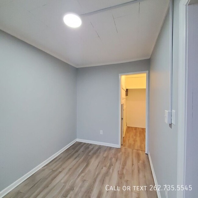 Building Photo - Freshly Updated 1 Bed 1 Bath Apartment in ...