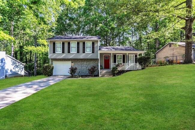 Building Photo - 755 Forest Path