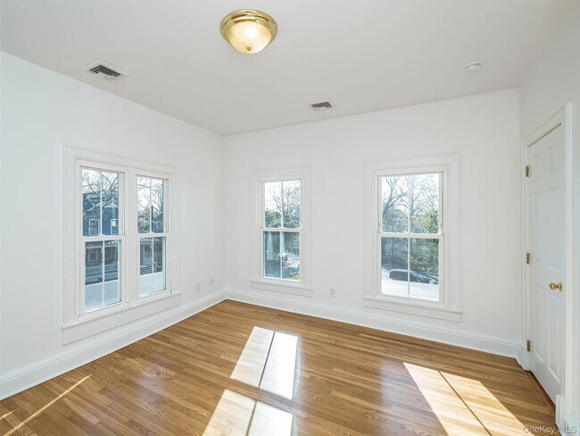 Building Photo - 26 Summit Ave