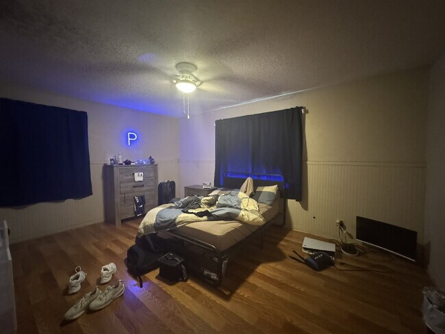 Building Photo - Cozy 2 Bed, 1 Bath Home