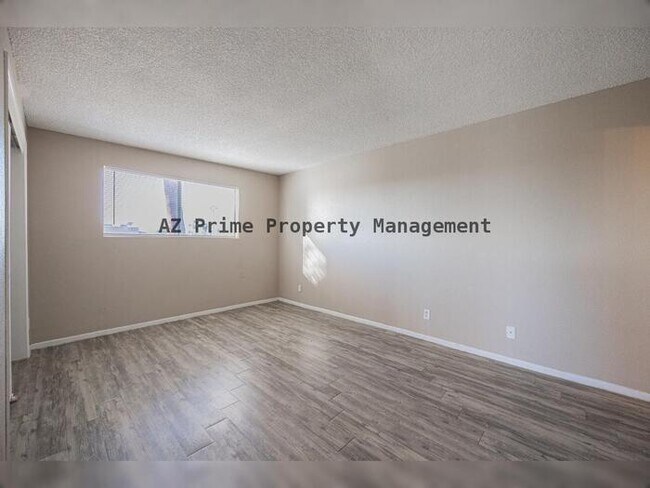 Building Photo - 2411 W Hazelwood St
