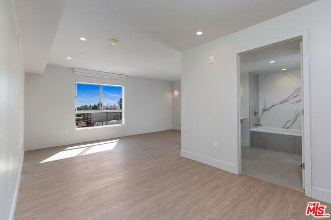 Building Photo - 11837 Mayfield Ave