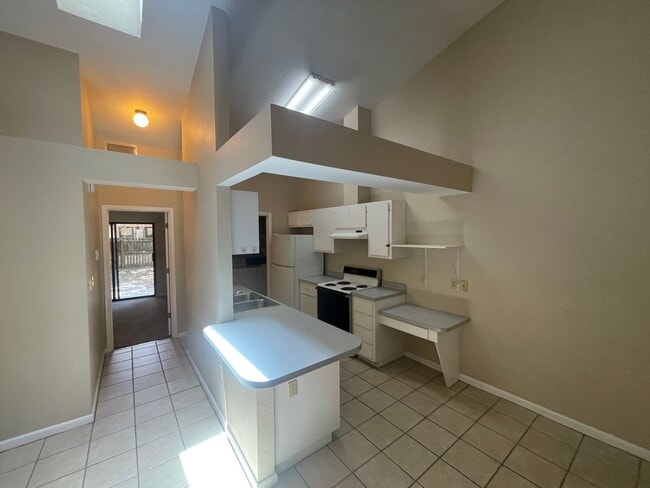 Building Photo - Discover the charm of Napier Oaks with this delightful 2-bedroom, 2-bathroom condo, perfectly sit...