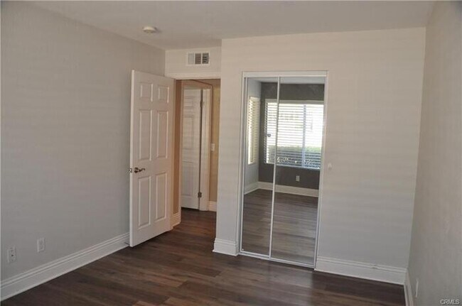 Building Photo - 2400 Del Mar Way