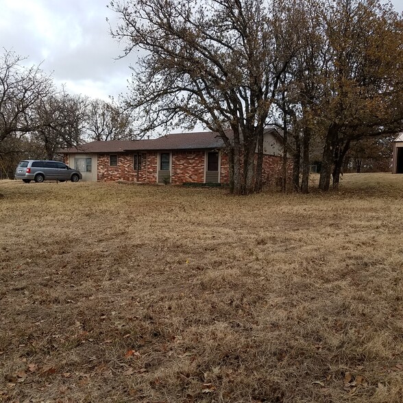 Country living but close to the City - 12400 N Luther Rd