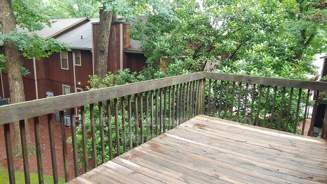 Building Photo - 302 Aspen Ct