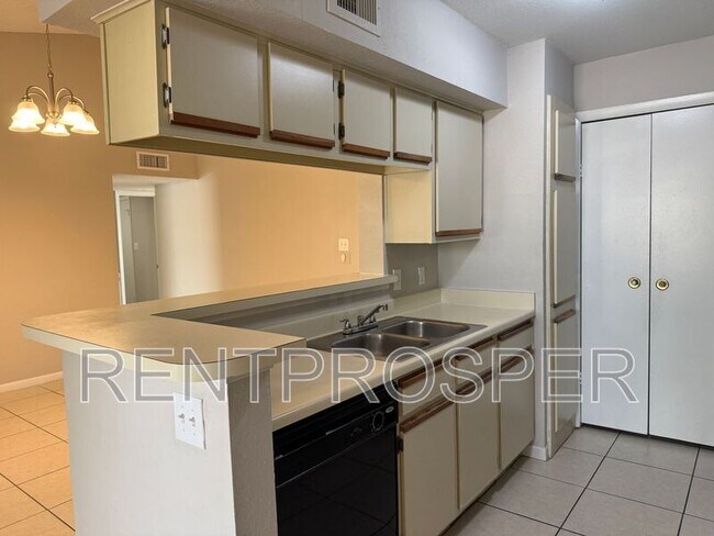 Building Photo - 5545 Devonbriar Way