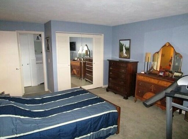 Building Photo - 12 Williamsburg Ct