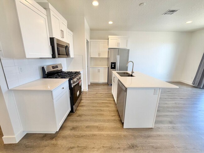 Building Photo - 2375 E Luciano Ln