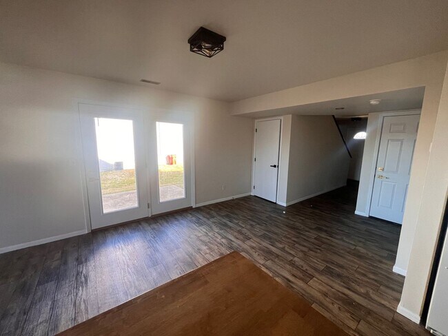 Building Photo - 16785 Huntington Ln