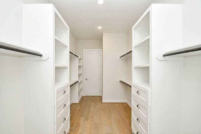 Building Photo - 2315 Peckham St