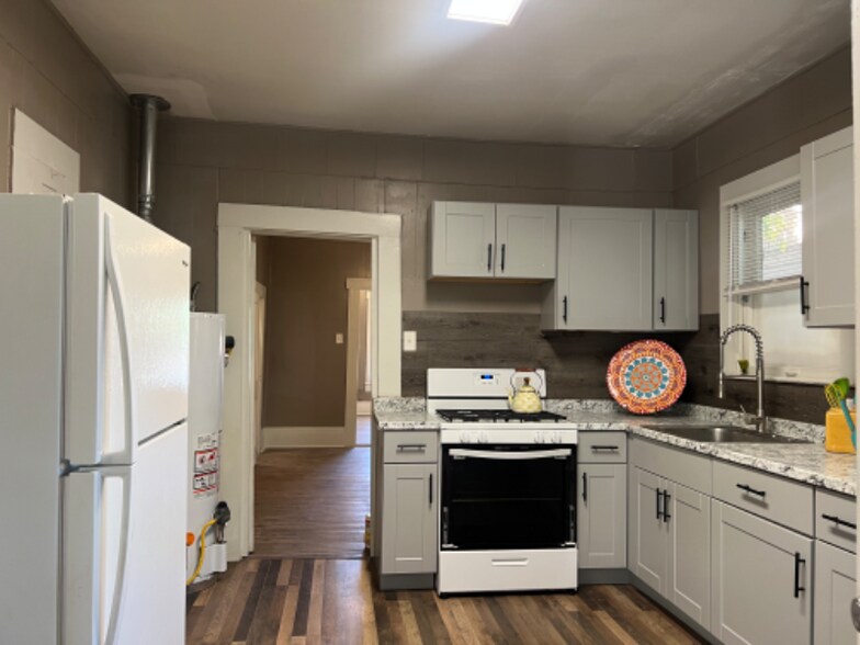 Building Photo - 521 W Ridgewood Ct