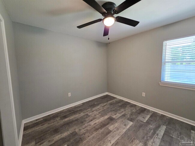 Building Photo - 3346 Green Briar Cir