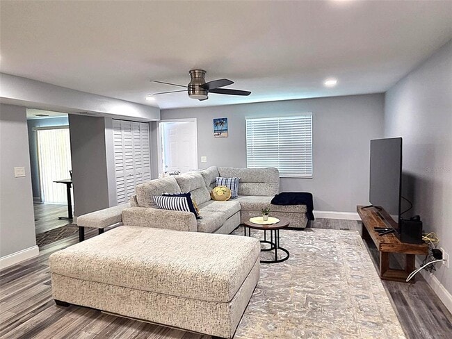 Building Photo - 5105 Tangerine Ave S