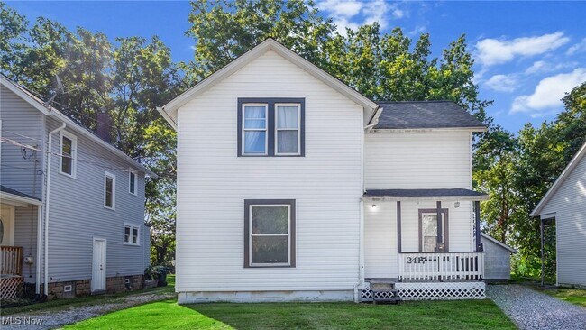 Primary Photo - 2417 2nd St