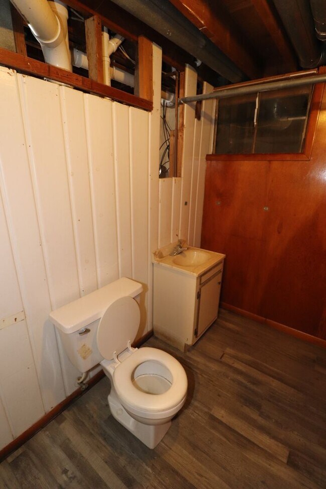 Building Photo - Spacious Home for rent!