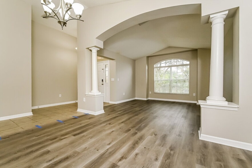 Building Photo - 315 Delwood Breck St