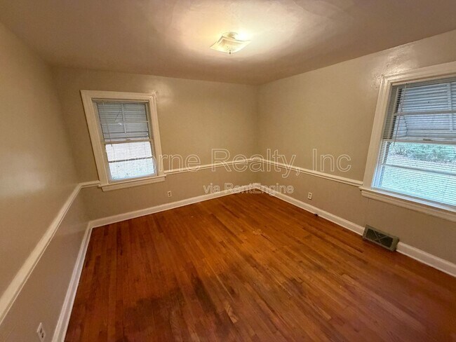 Building Photo - 208 Ridgewood Dr