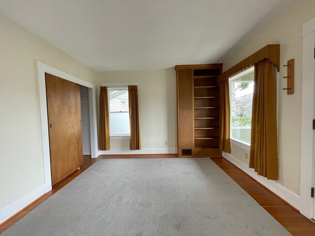 Building Photo - Exceptional Living Within Montavilla 2 Bed...