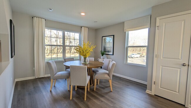 Building Photo - 1392 Foxglove Dr