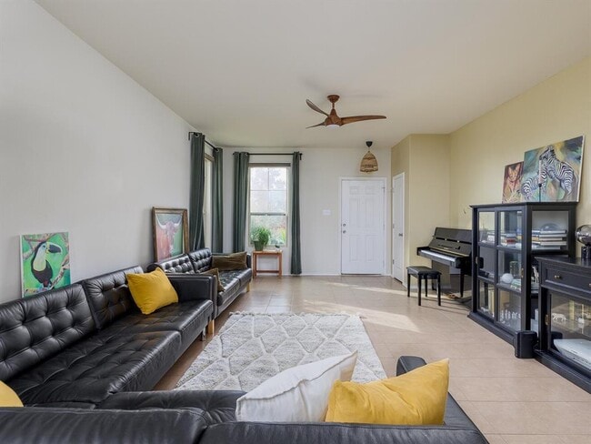 Building Photo - 133 Carlina Lp
