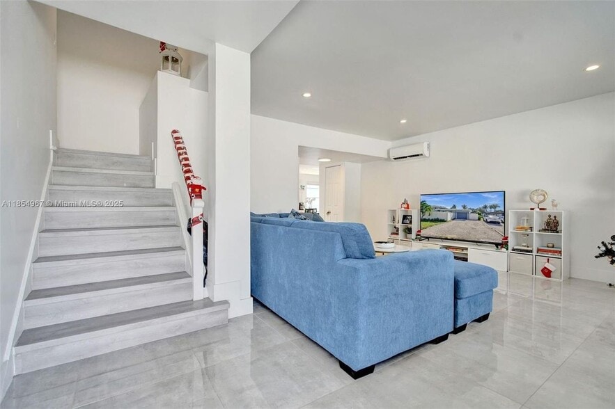 Building Photo - 1904 SW 28th St