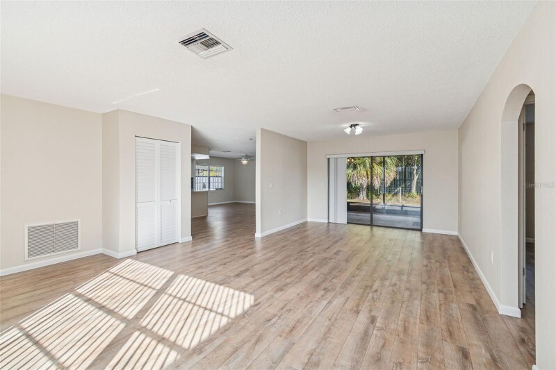 Building Photo - 2907 Narcissus Dr