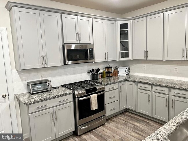 Building Photo - 45130 Kincora Dr