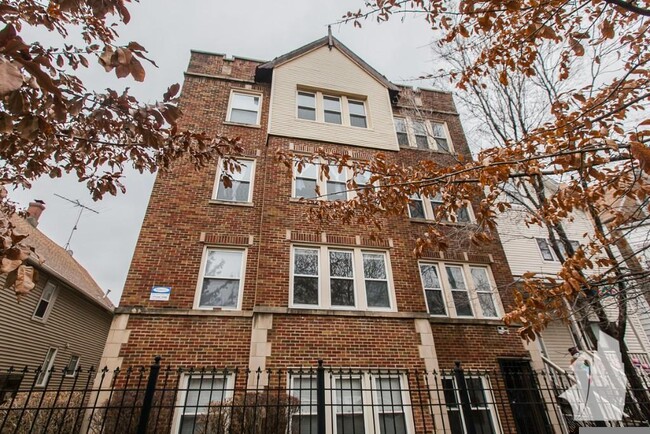 Primary Photo - 2944 N Albany Ave