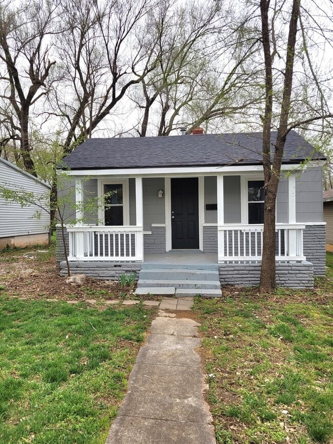 Primary Photo - Recently Renovated 2 Bedroom 1 Bath Home!