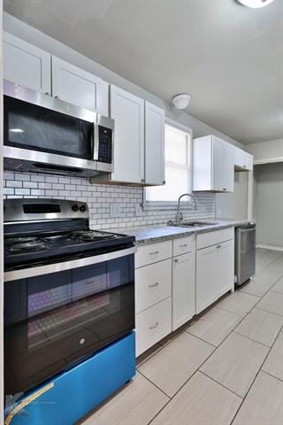 Building Photo - 934 S Pioneer Dr