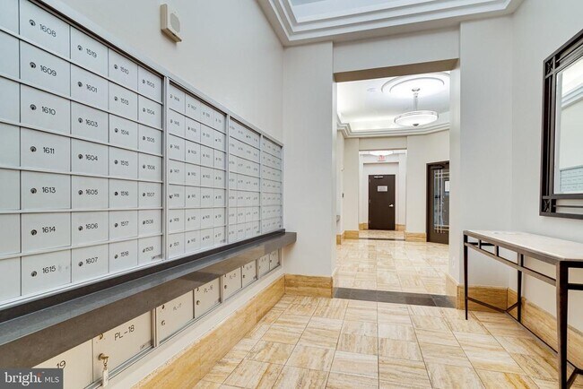 Building Photo - 3101 N Hampton Dr