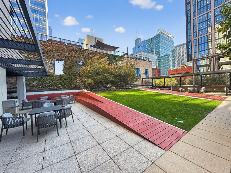 Building Photo - 167 N Desplaines St