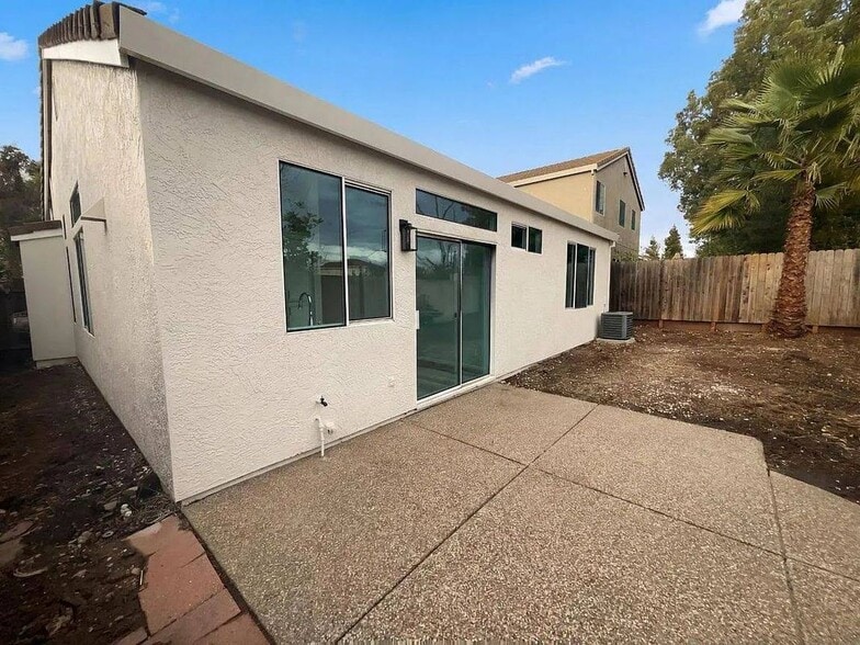 Building Photo - 108 Austin Dr