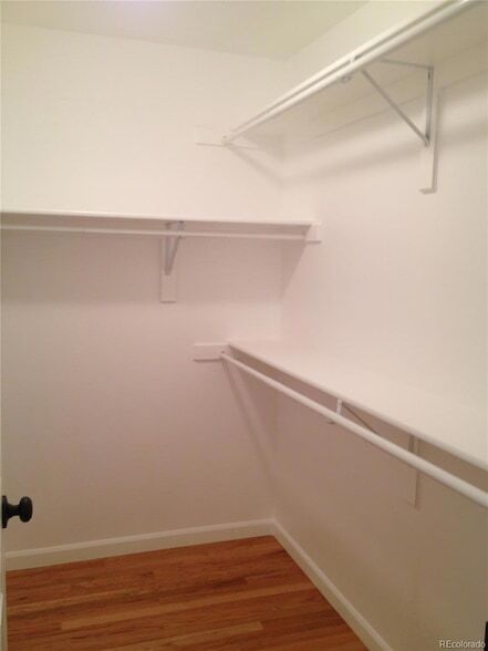 Building Photo - 5958 S Lakeview St