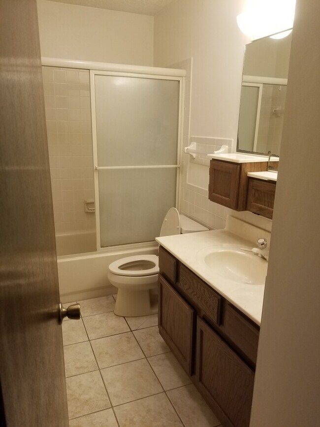 Building Photo - Great location!  3 bed, 2 bath home in southwest Omaha.